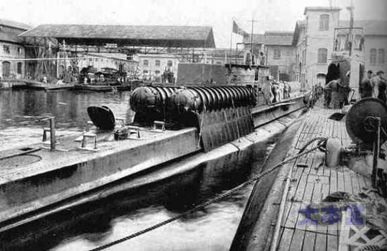 マイアーレ収容装置を搭載した潜水艦