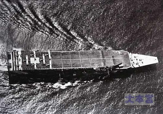 三段飛行甲板の「加賀」1930年撮影