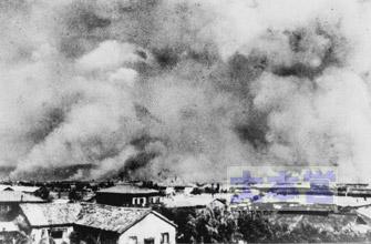 陸軍船舶司令部練習本部（宇品）から撮影した被爆直後の広島市街