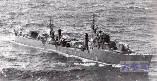 1945年8月27連合国艦隊に連絡のため航行する初桜