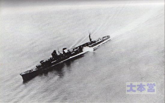 1942末、魚雷発射訓練中の阿賀野。トラック環礁か