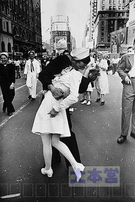 アメリカ水兵「勝利のキス」