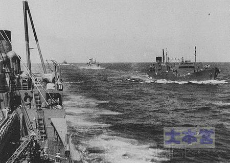 「極東丸」（左）、「国洋丸」、「日本丸」、「神国丸」（右）。1941年12月1日極東丸のみ特設運送艦（給油）、残りは特設運送船