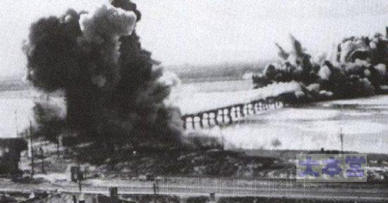 下朝鮮軍はソウル市民を見捨て、橋を爆破して逃げた