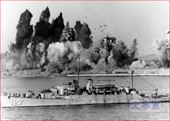脱出後、興南港は破壊された